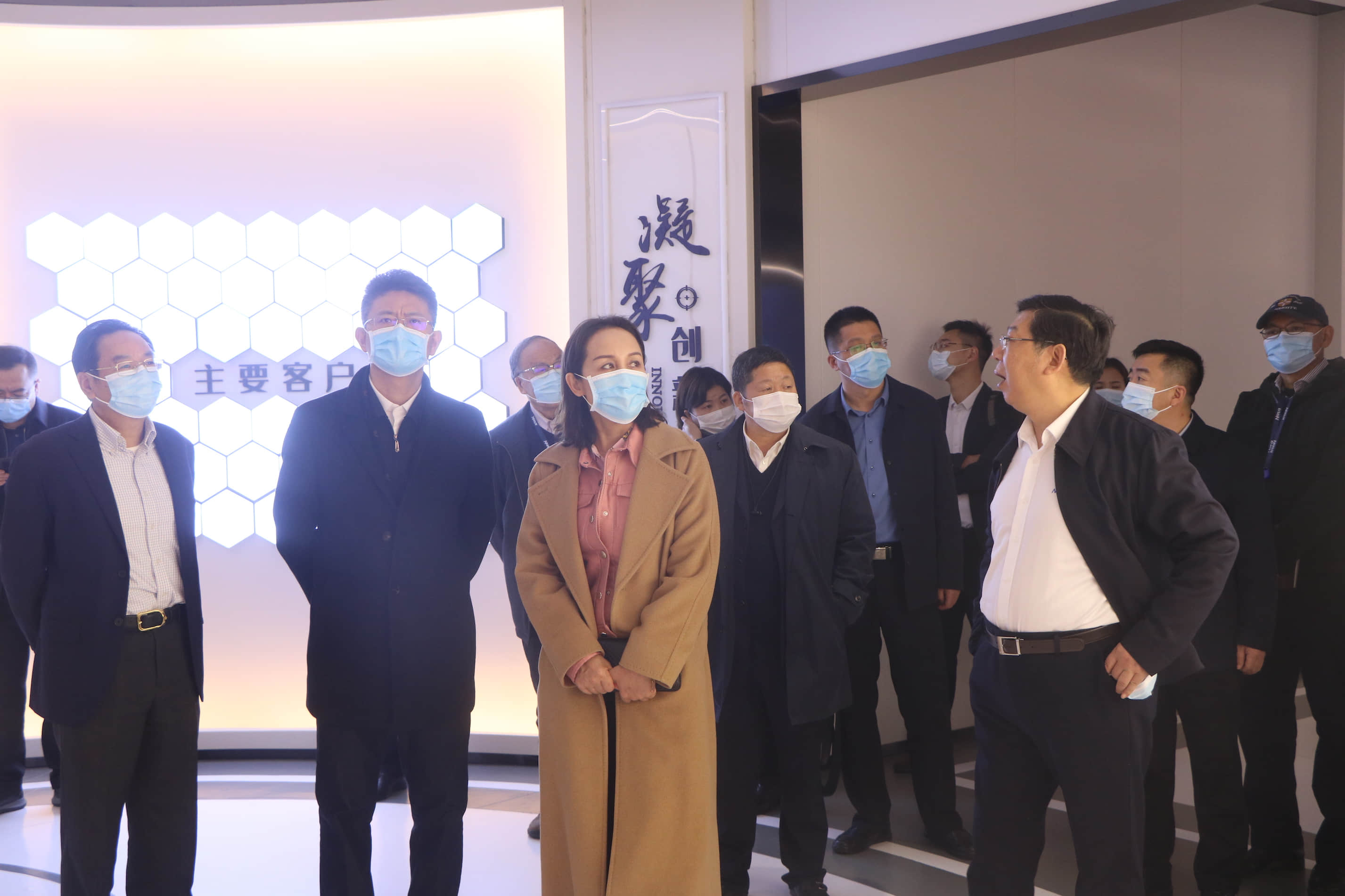  內蒙古烏蘭察布市委副書記、市長奇飛云調研南大光電(圖5)